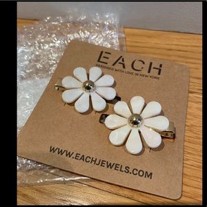 NWT Each jewels pearlized clip barrette set